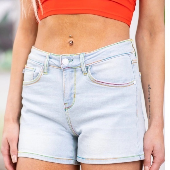 Judy Blue NWT Light Wash Rainbow Stitching Shorts SIZE LARGE - Picture 1 of 7